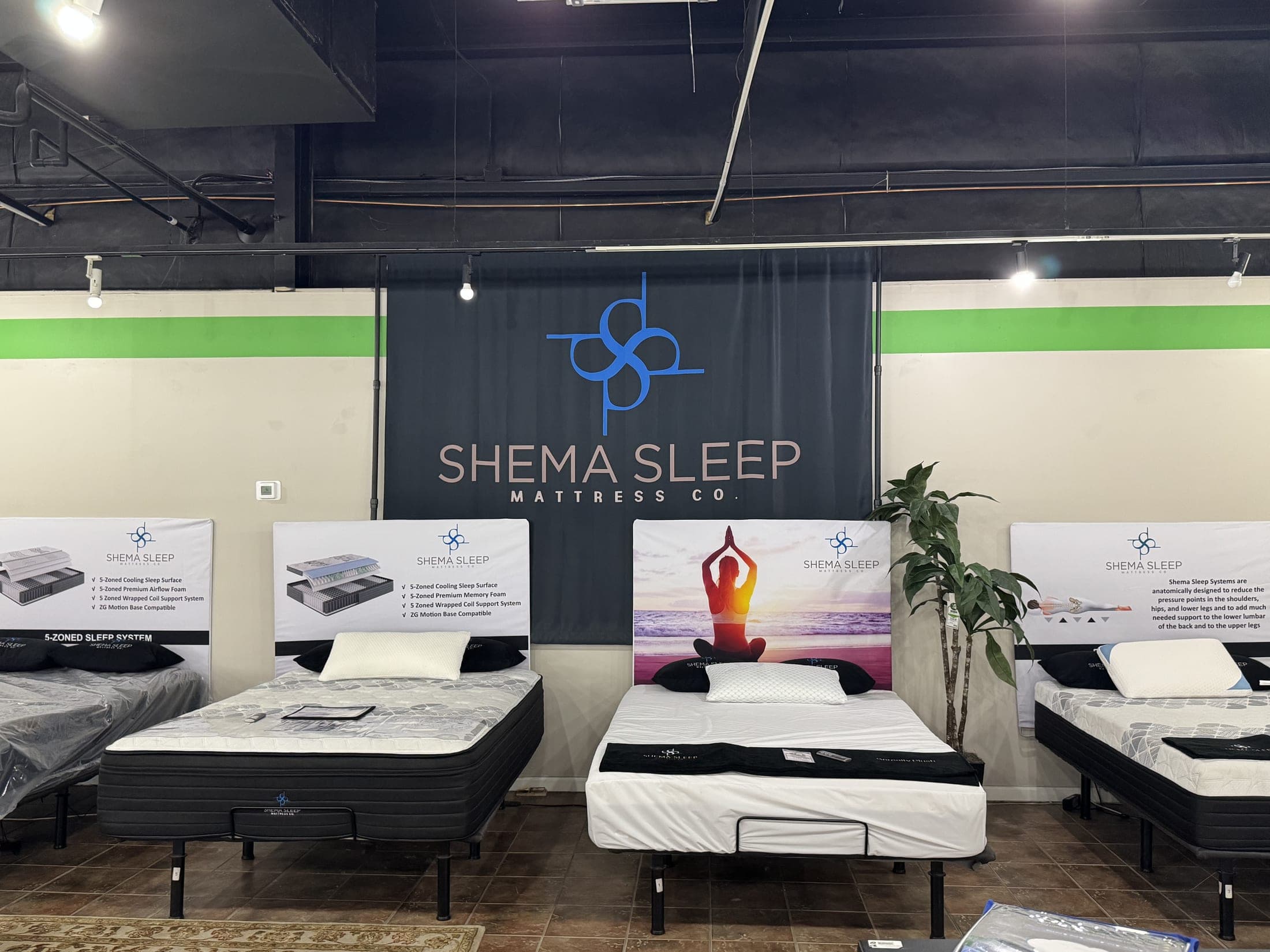 Mattress display with pillow-tops on platform bases